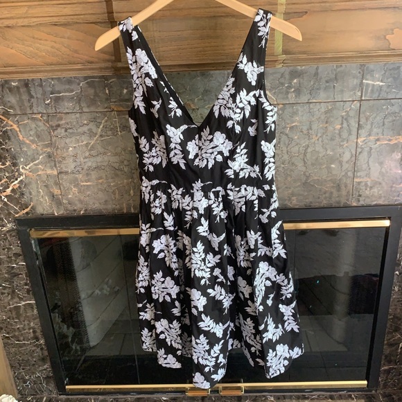 Betsy Johnson NWT Floral Dress - Picture 3 of 7